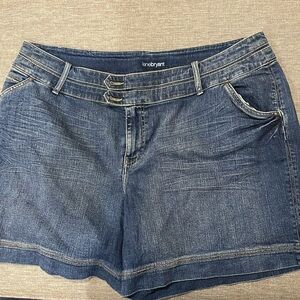 Mid Wash Jean Short